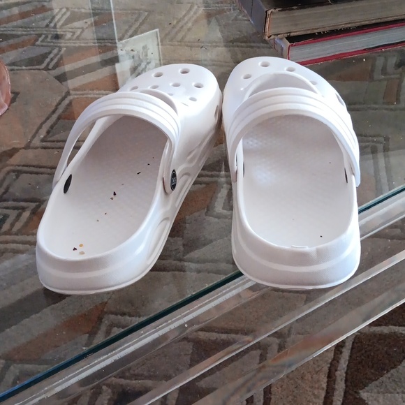 Unbranded new clogs 9. 5-10 - Picture 2 of 3